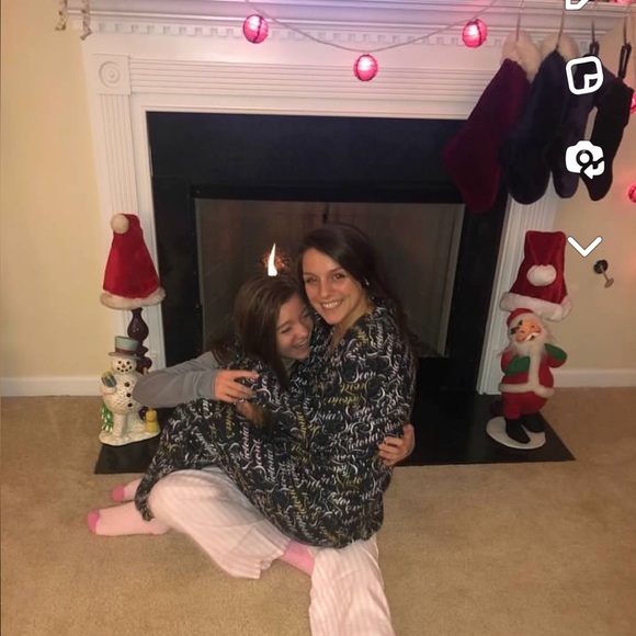 Meet your Posher, Alicia (The Purse Plug👜🔌🛍) - Picture 13 of 16